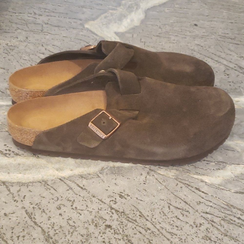 BNIB Boston Suede (mocha)